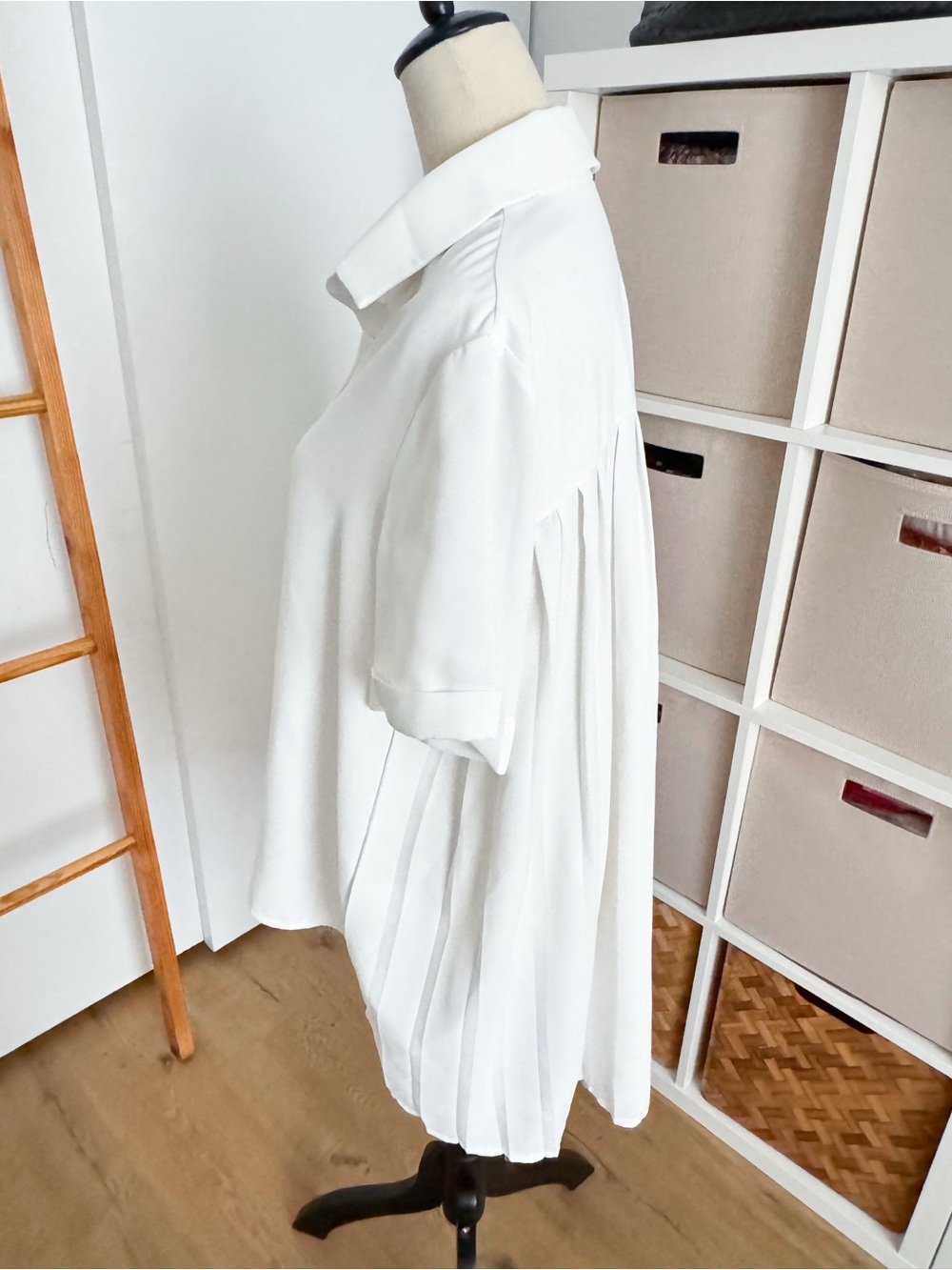 Ruti Look In The Back Blouse M/L White Pleated Short Sleeves Button Up Shirt Top - Picture 5 of 13